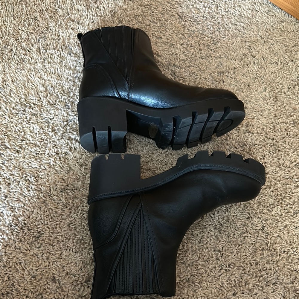 DV by Dolce Vita Black Ankle Boots - Picture 6 of 7